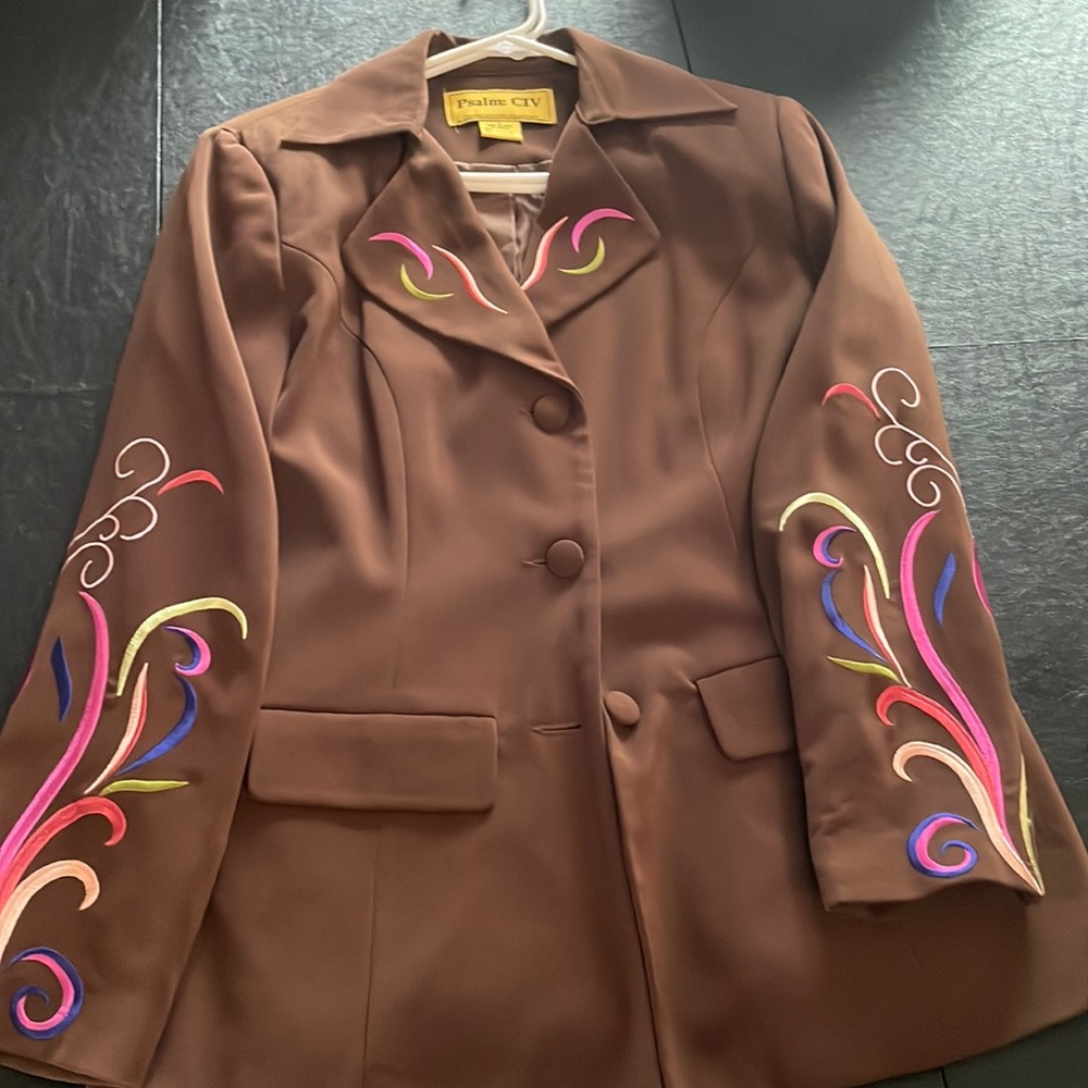 Very nice and classy blazer